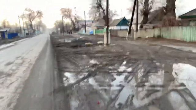 Земля дала осадку по улице Кабанбай Батыра город Уштобе смотреть онлайн