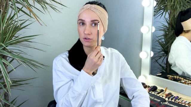 Как сделать идеальные брови? Урок 8 смотреть онлайн