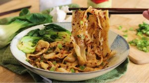 THE ART OF HOMEMADE NOODLES - Biang Biang Hand Pulled Noodles Recipe [油泼扯面]