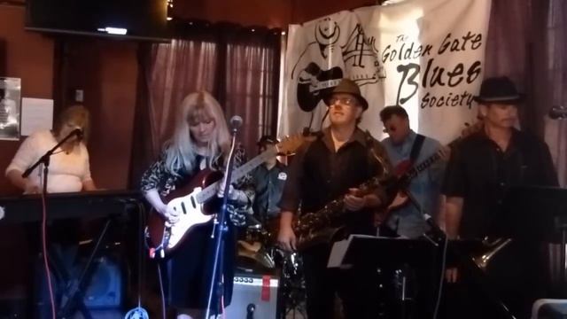 Sarah Baker sings with Blues Kitchen at ibc 2012 смотреть онлайн