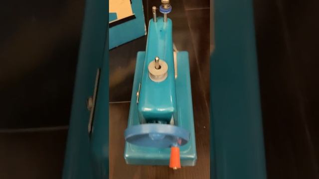 Детская швейная машинка завод спортивных изделий Ленинград - 2 часть2 смотреть онлайн