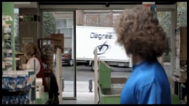 Andres Guardado en Comercial de TV para Degree Men смотреть онлайн