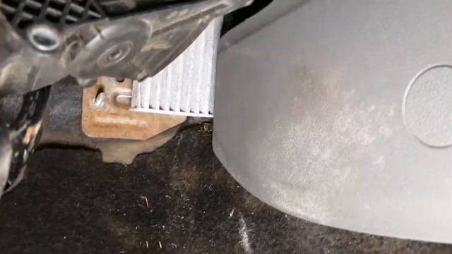 Замена салонного фильтра Ford Focus 2 #54 смотреть онлайн
