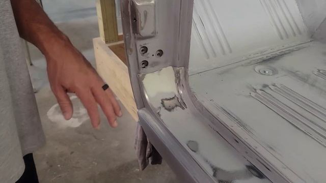 Forgotten Spots & More Priming - 1966 Ford Bronco Restoration Project смотреть онлайн