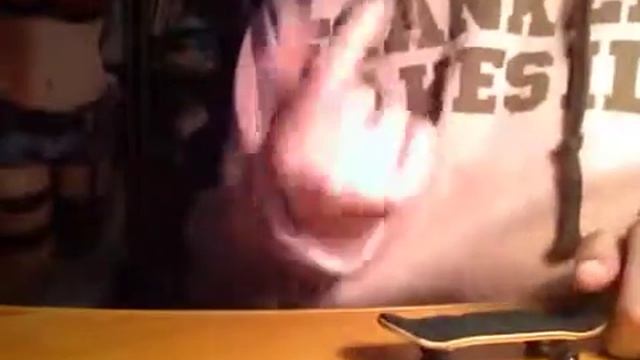 Как сделать кикфлип на фингерборде?/How To Kickflip On Tech Deck Fingerboard?