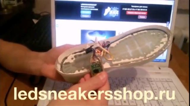 "Вскрытие" светящихся кроссовок от ledsneakersshop.ru смотреть онлайн