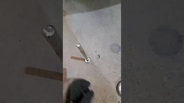 Как в сквозном отверстии установить забивной анкер. Колхозинг из-за рукожопости, но работает смотреть онлайн