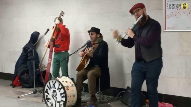 Песня группы «Наутилус Помпилиус», исполненная с (почти) испанской страстью смотреть онлайн