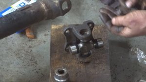 Mitsubishi L200 2014 года. Замена крестовины кардана и  нюансы замены антифриза.