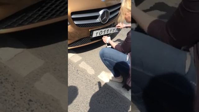 Будущая мировая судья в Тюмени учит гаишника законам смотреть онлайн