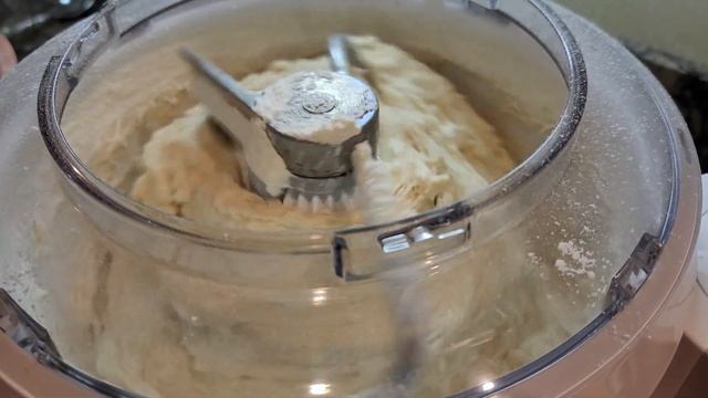 Bosch Universal Plus 800w mixer mixing 4.5 pounds of flour - Pizza dough смотреть онлайн