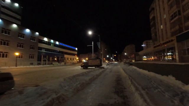 Морозное утро. Центр города Радужный смотреть онлайн