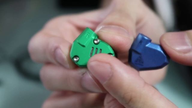 迷ったらこれを買うべし さらに進化した 史上最強の5000円イヤホン‼　Knowledge Zenith「KZ ZS6」ご紹介‼ смотреть онлайн