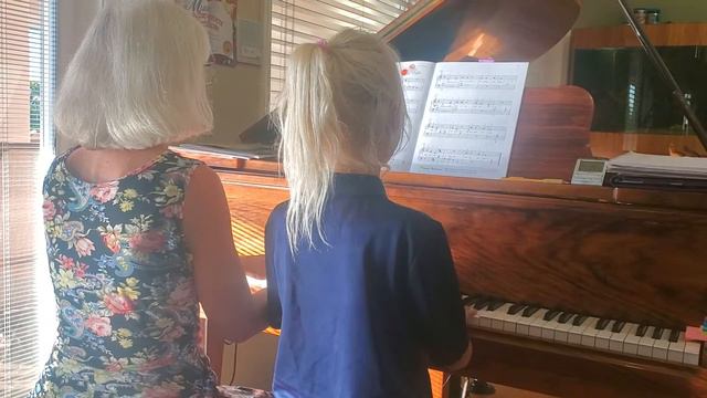 Coraline plays piano 🎹 смотреть онлайн