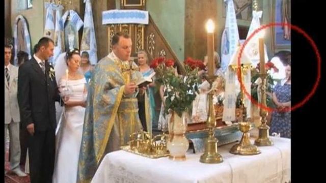 Во время венчания в церкви появился призрак смотреть онлайн