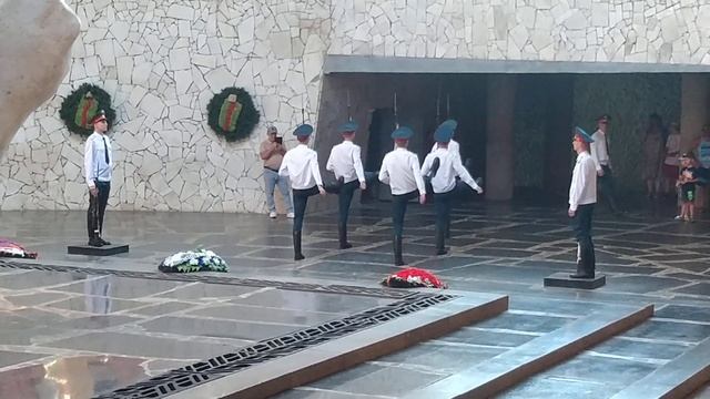 Смена Почётного Караула в Пантеоне Славы, Мамаев Курган, Волгоград, 22 августа 2022 года 17:00 часо смотреть онлайн