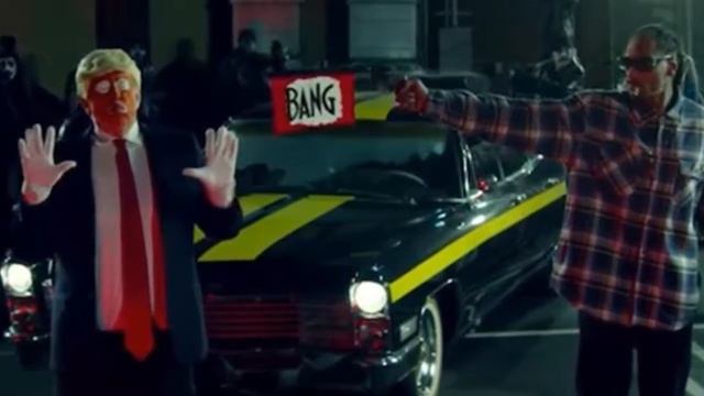 Snoop Dogg ‘shoots’ clown dressed as Donald Trump in ‘Lavender’ video смотреть онлайн