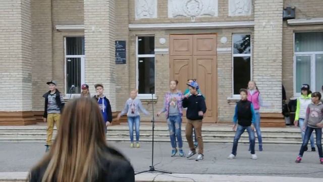 Художній колектив 6-А класу ЗОШ№4. Флешмоб " Everybody dance now" смотреть онлайн