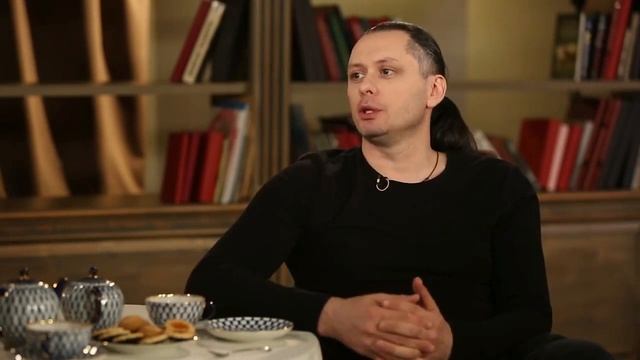 Михаил Елизаров (СЭЭ ФВЭЛ) про украинский язык и Харьков смотреть онлайн