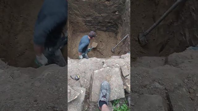 Земляные работы.(Копка выгребной ямы).Часть 2 смотреть онлайн