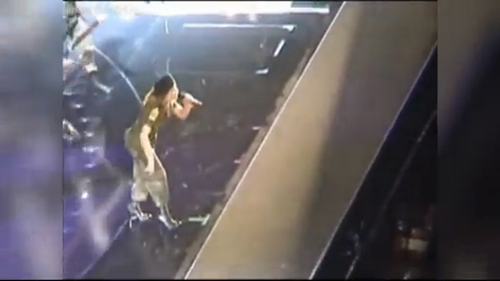 FUNNY MOMENT (Re Invention Tour) смотреть онлайн