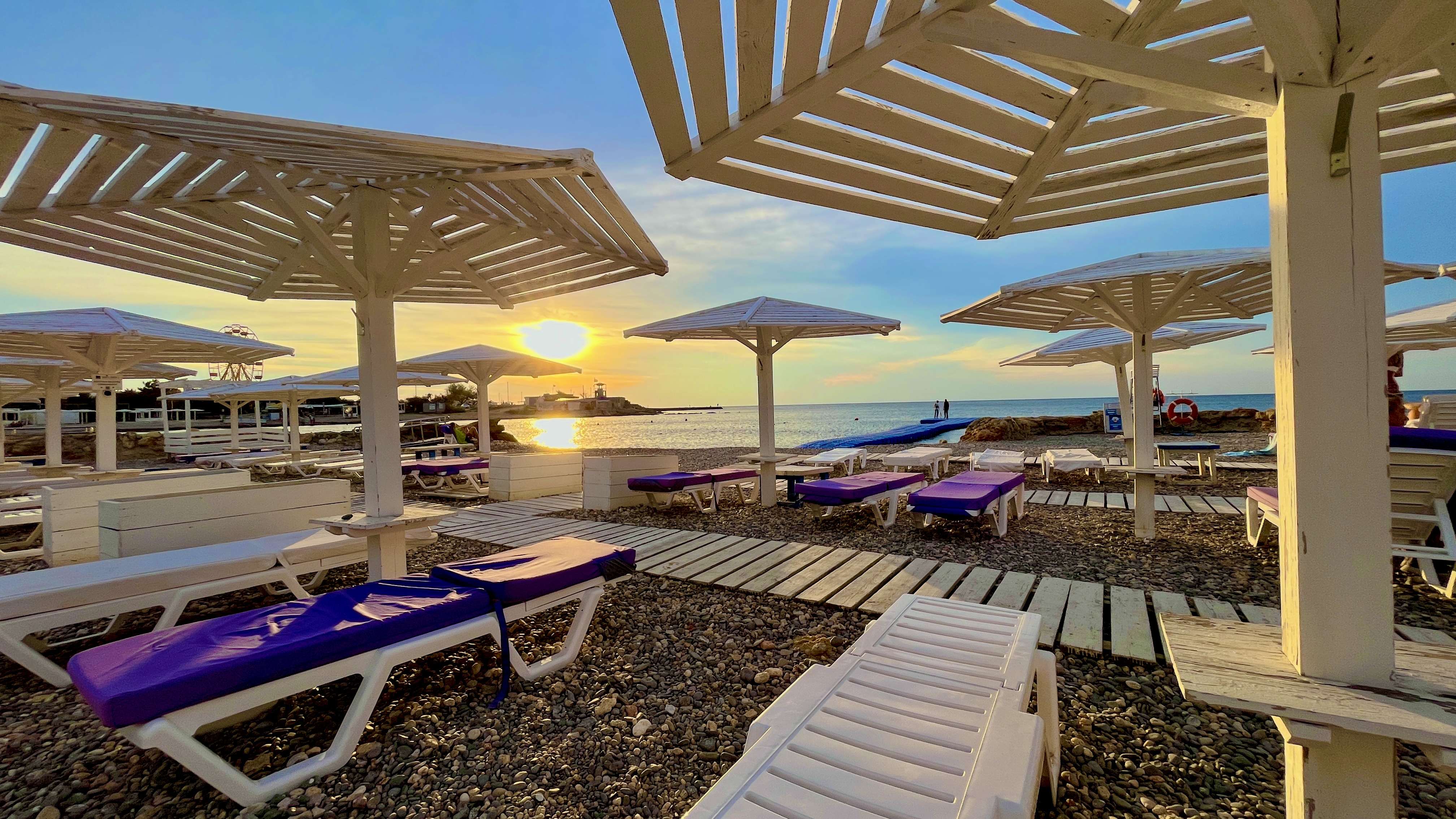 Реальная ситуация БАРХАТНОГО сезона на ПЛЯЖАХ СЕВАСТОПОЛЯ!Сезон ВСЕ!Омега,Парк Победы,Аквамарин!2022 смотреть онлайн