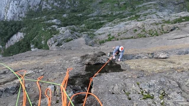 Sleeping on ledge 1000 meters above the ground #60 смотреть онлайн