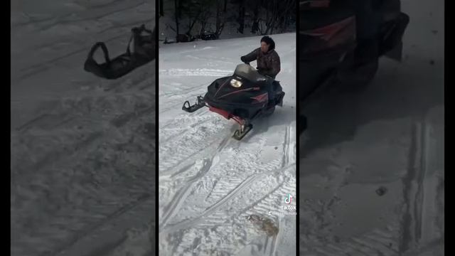 Snowmobile Clips of The Yamaha Vmax 600 #drifting #offroad #snow #snowmobile смотреть онлайн