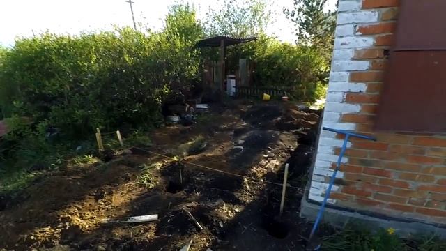 СТРОЮ КАРКАСНЫЙ ДОМ ОДИН! Шаг №2. БУРИМ ОТВЕРСТИЯ ПОД СВАИ ФУНДАМЕНТА ДЛЯ КАРКАСНОГО ДОМА! смотреть онлайн