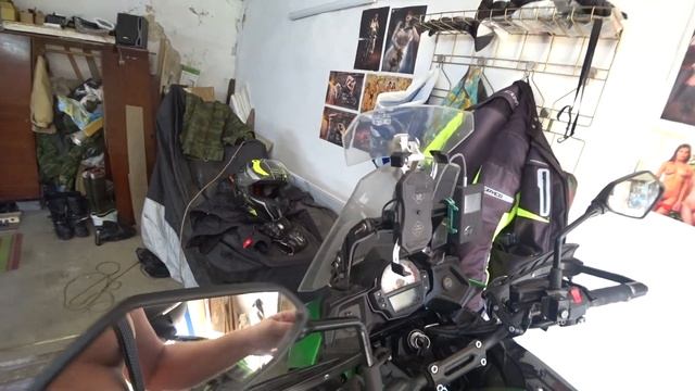 Про музыку на Kawasaki Versys 650 и новое крепление телефона смотреть онлайн