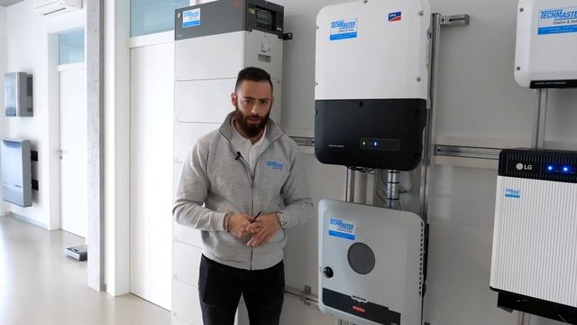 Fronius Symo GEN24 Plus Hybrid-Wechselrichter Und BYD B-Box Premium HVS / HVM Stromspeicher