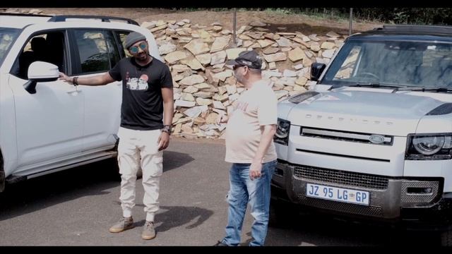 Land Cruiser VS Defender