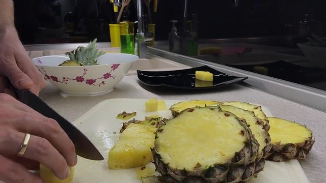 Как порезать ананас. Лучший способ из существующих. смотреть онлайн