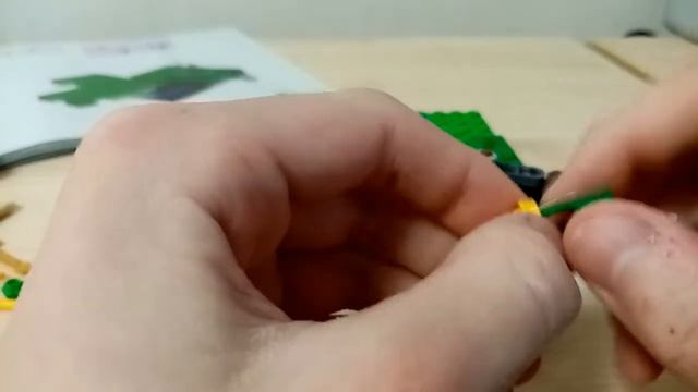 обзор и сборка набора  лего майнкрафт пчелиная ферма?