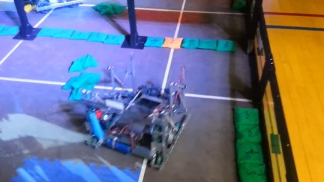 Vex Robotics - Sack Attack Game 2 смотреть онлайн