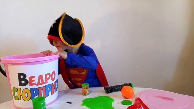 ✌ Ведро Сюрприз Костюм Супермена Мухи в слизи и многое другое! | Surprise Bucket Superman and more смотреть онлайн
