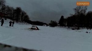 Как машины проваливаются под лёд! Слабонервным не смотреть!