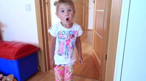 Пылесос для детей учимся пылесосить Kids Vacuum Cleaner Играем в Уборку Развивающее видео