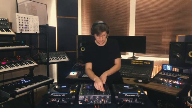 Jonas Saalbach - Until We Return (Stream) смотреть онлайн