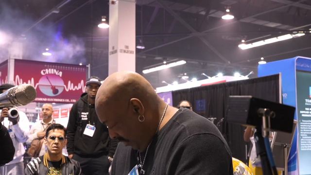 NAMM2024: Wayne Linsey - "Sidekickin’" смотреть онлайн