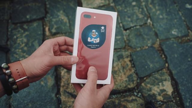 Красный iPhone на Красной Площади смотреть онлайн
