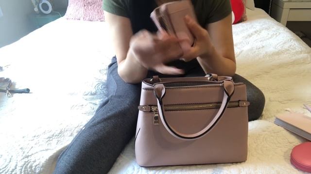 Que Llevo En Mi Bolso | Paulitaxo смотреть онлайн
