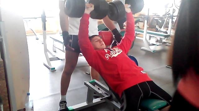 Жим гантелей под углом смотреть онлайн