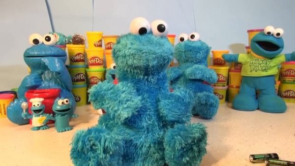 Cookie Monster Count n' Crunch Unboxing and testing with the old Cookie Monster Count n' Crunch