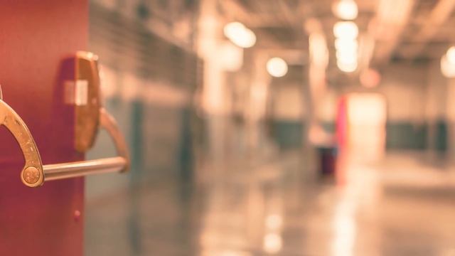 Бабушка жила в большом доме, но однажды проснулась в доме престарелых. Удивительные истории из жизн смотреть онлайн