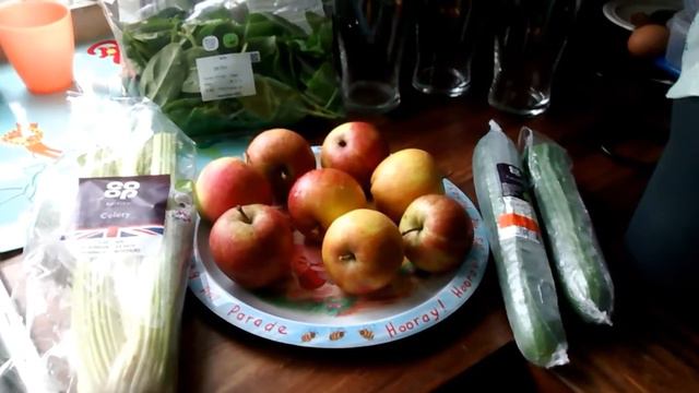Doing Nathan's healthy juice (Part 1)/ Делаю Нэйсона свежий полезный сок (Часть 1) смотреть онлайн