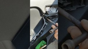 Снять обшивку передних дверей Chery Tiggo t11