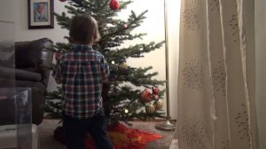 ВЛОГ: Наряжаем ёлочку# Дети украшают Новогоднюю ёлку.