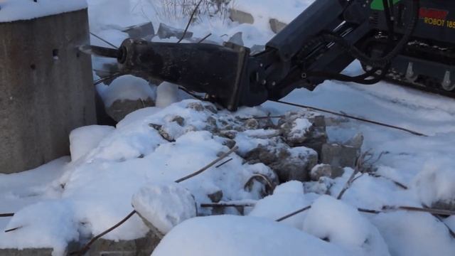 Демонтажный робот AVANT 185: приемы долбления железобетона смотреть онлайн