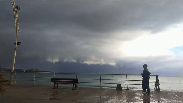 بحر عنابة في موسم الشتاء Annaba смотреть онлайн